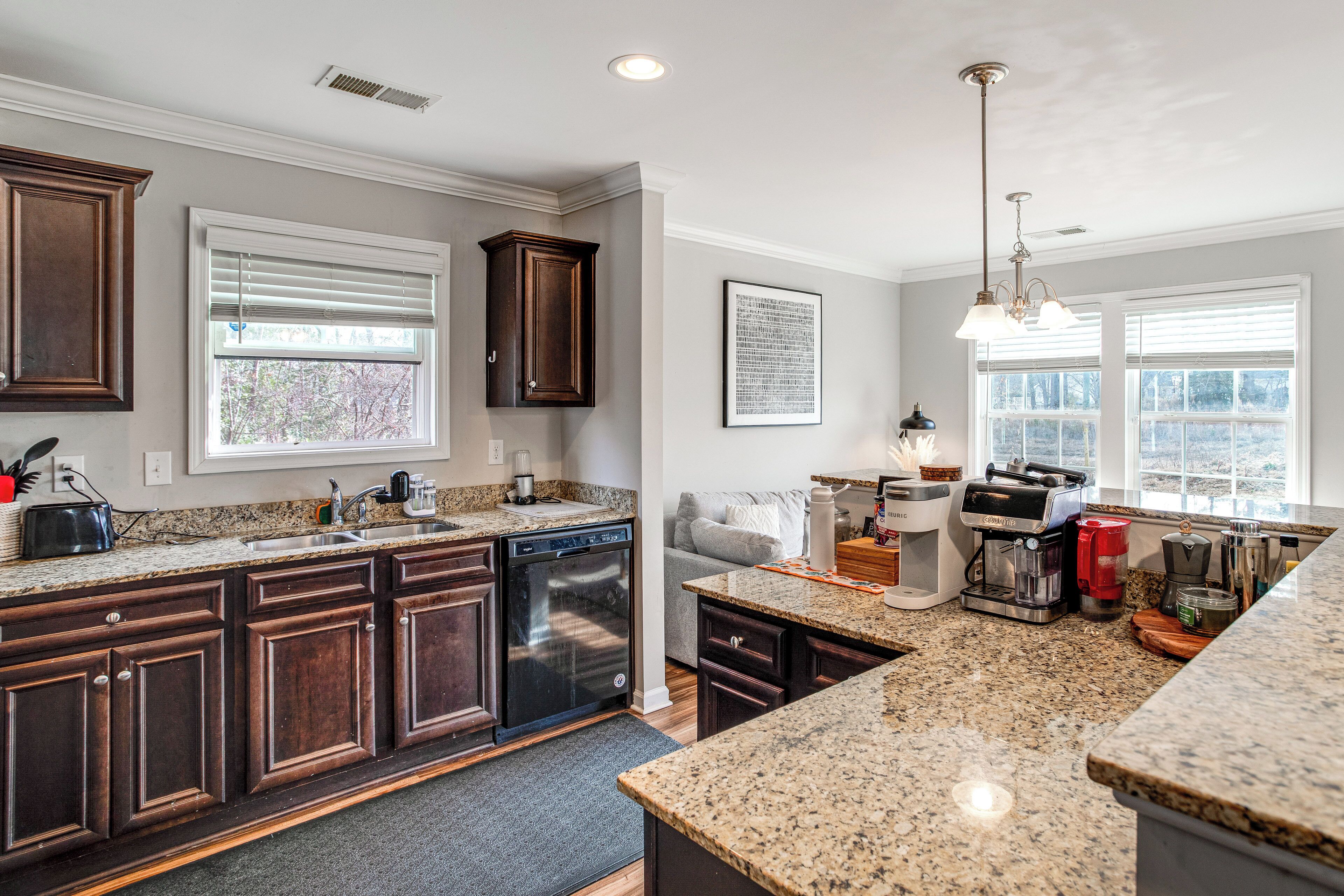 House (3 Bedrooms) | Interior