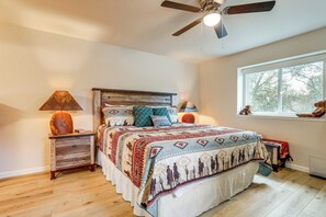 House (3 Bedrooms) | Interior - Hot Tub & Huge Patio: Home 5 Mi to Old Town Auburn (Auburn)