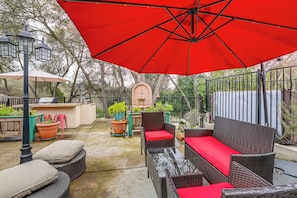 House (3 Bedrooms) | Interior - Hot Tub & Huge Patio: Home 5 Mi to Old Town Auburn (Auburn)