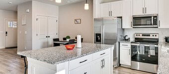 4 Mi to Kings Mountain: Quiet Getaway w/ Yard!