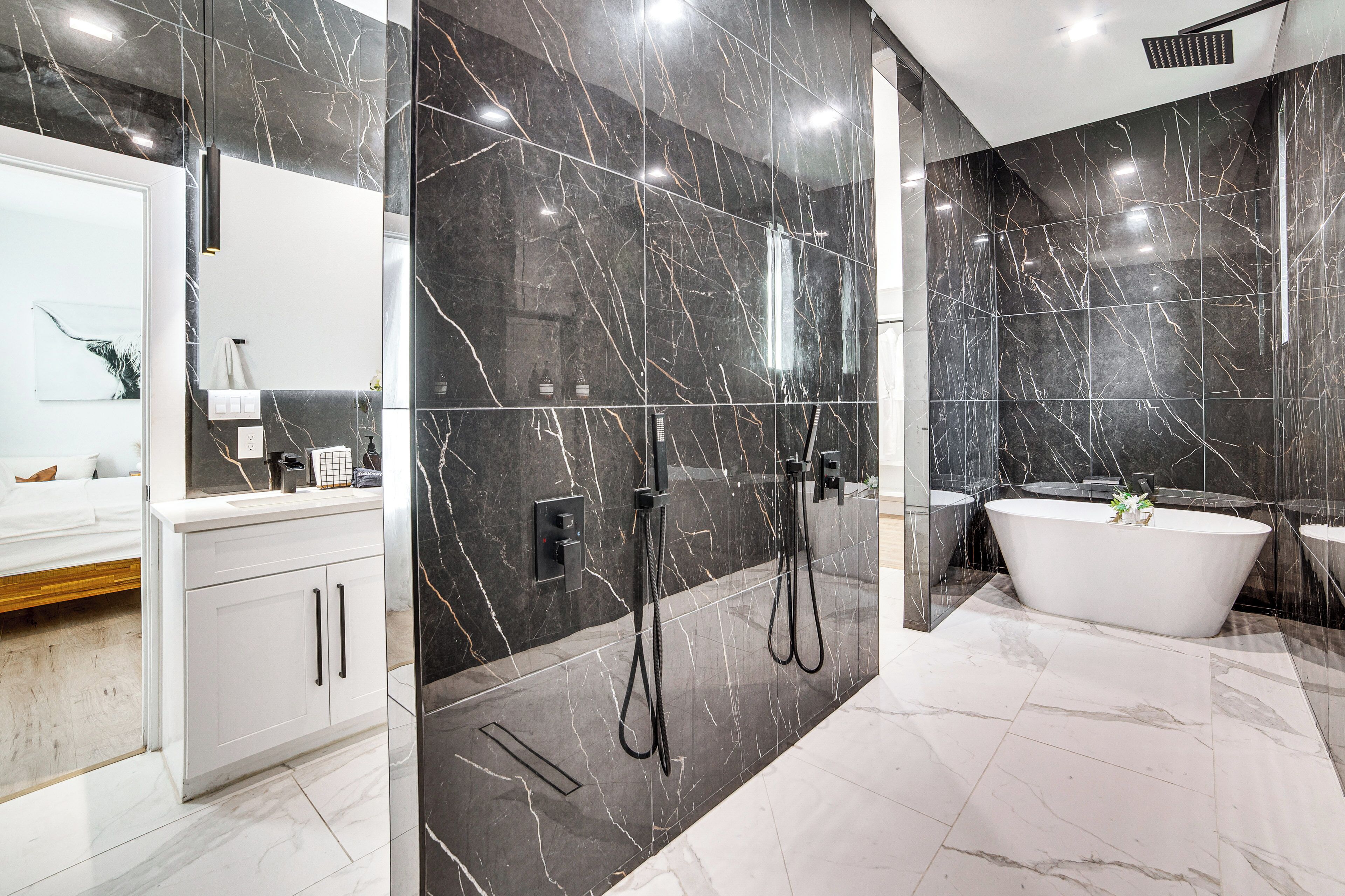 المنشأة من الداخل