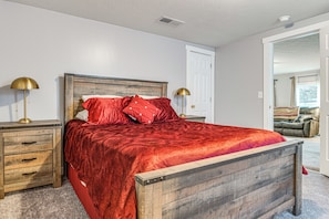Interior - Pets Welcome! Quiet Economy Home w/ Spacious Yard (Economy)