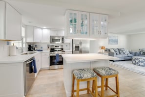 Villa (2 Bedrooms) | Interior - Private Beach Retreat on Siesta Key! Bright Villa (Siesta Key)