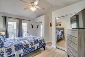 Apartment (3 Bedrooms) | Interior - Hike & Explore in Gatlinburg! Hot Tub & Bonus Room (Gatlinburg)