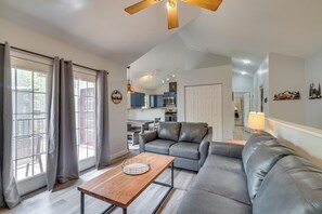 Interior - Hike & Explore in Gatlinburg! Hot Tub & Bonus Room (Gatlinburg)