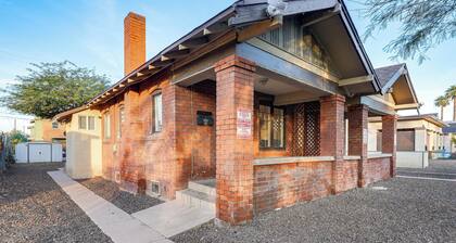 1 Mi to Dtwn, Chase Field! Getaway Near Light Rail