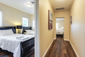 Interior - 1 Mi to Dtwn, Chase Field! Getaway Near Light Rail (Phoenix)