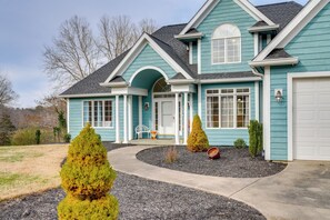 House (4 Bedrooms) | Interior - Boone Lake Getaway 6 Mi to Bristol Speedway! (Piney Flats)