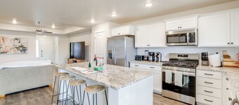 Hot Tub, Patio & Yard! Modern Nampa Home