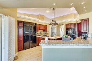 House (6 Bedrooms) | Interior