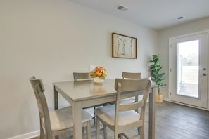 Apartment (3 Bedrooms) | Interior - Near Base & Shopping: Modern Sumter Townhome! (Sumter)