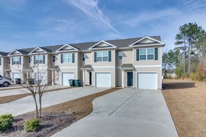 Apartment (3 Bedrooms) | Interior - Near Base & Shopping: Modern Sumter Townhome! (Sumter)