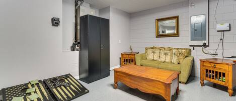 A room with a green sofa, wooden coffee table, and two nightstands.