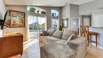 House (4 Bedrooms) | Front of property