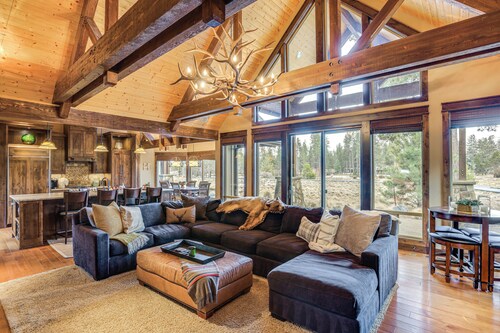 Hot Tub & Dock: Deschutes River All-season Retreat