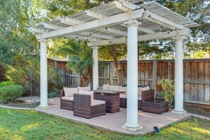 Interior - Near Wineries & Parks: Waterfront Tracy Getaway! (Tracy)