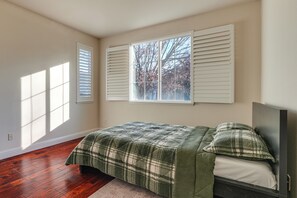 Interior - Near Wineries & Parks: Waterfront Tracy Getaway! (Tracy)