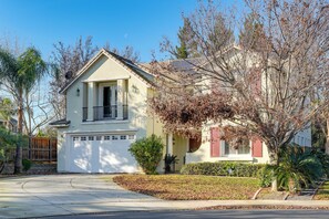 Interior - Near Wineries & Parks: Waterfront Tracy Getaway! (Tracy)