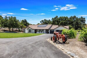 Interior - 4BR Wine Country Home w/ Views, Pool, Hot Tub (Temecula)