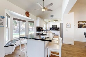 Interior - 4BR Wine Country Home w/ Views, Pool, Hot Tub (Temecula)