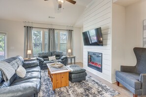 House (2 Bedrooms) | Interior - 1 Mi to Lake Lanier: Modern Home w/ Patio & Yard! (Flowery Branch)