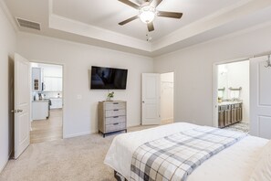 House (2 Bedrooms) | Interior - 1 Mi to Lake Lanier: Modern Home w/ Patio & Yard! (Flowery Branch)