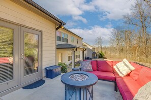 House (2 Bedrooms) | Interior - 1 Mi to Lake Lanier: Modern Home w/ Patio & Yard! (Flowery Branch)