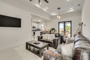 House (3 Bedrooms) | Front of property