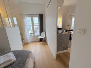 1 bedroom, desk, iron/ironing board, WiFi - L'appartement Haudriettes (Paris03)
