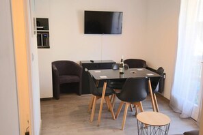 Dining - Studio 25 m², balcon en hyper centre-ville (Aix-les-Bains)