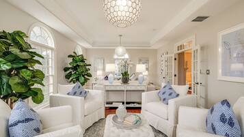 Villa (6 Bedrooms) | Interior