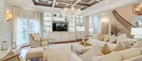 Villa (6 Bedrooms) | Front of property