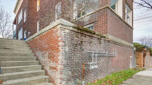 Apartment (3 Bedrooms) | Interior - 4 Mi to Market Square: Bright Apt w/ Balconies (Pittsburgh)