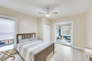 Apartment (3 Bedrooms) | Interior - 4 Mi to Market Square: Bright Apt w/ Balconies (Pittsburgh)