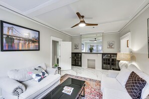 Apartment (3 Bedrooms) | Interior - 4 Mi to Market Square: Bright Apt w/ Balconies (Pittsburgh)
