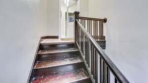 Apartment (3 Bedrooms) | Interior - 4 Mi to Market Square: Bright Apt w/ Balconies (Pittsburgh)