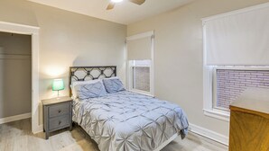 Apartment (3 Bedrooms) | Interior - 4 Mi to Market Square: Bright Apt w/ Balconies (Pittsburgh)