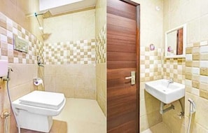 Dobbeltrom – deluxe, balkong | Bad | Dusj, håndklær og såpe