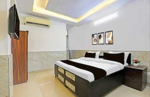 Dobbeltrom – deluxe, balkong | Skrivebord, wi-fi (inkludert) og sengetøy