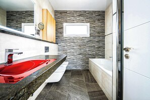 Shower - VillasRoyale Trespalomas – Luxury Villa with Heate (Maspalomas)