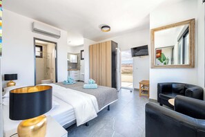 4 bedrooms, iron/ironing board, WiFi, bed sheets - VillasRoyale Silvermoon – Luxury Villa with Heated (Maspalomas)