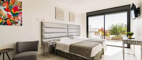 Coffres-forts dans les chambres, fer et planche à repasser, Wi-Fi