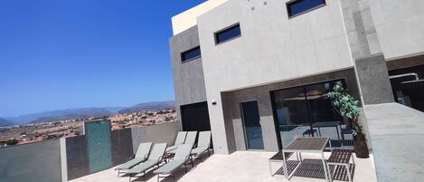 Et oppvarmet basseng