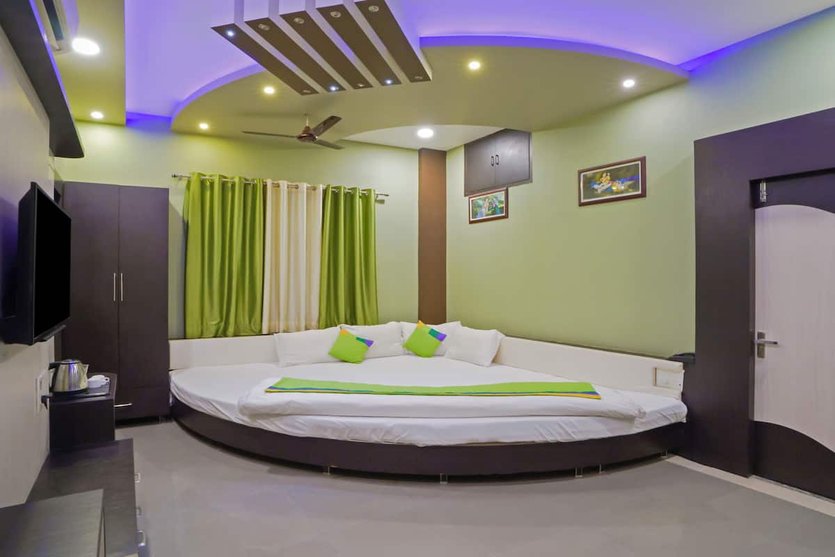 Luxury Suite | Desk, free WiFi