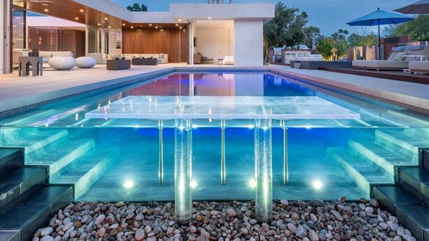 A modern pool area with a clear pool, stone steps, and palm trees. - Above Palm Springs Sanctuary | Mountain Views | Pool & Spa | Old Las Palmas (Palm Springs)