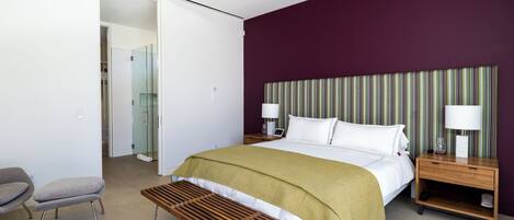 Bureau, fer et planche à repasser, Wi-Fi gratuit, draps fournis