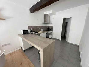 Mikrobølgeovn, ovn og kokeplater