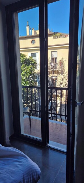 Double or Twin Room | Minibar, in-room safe, desk, blackout drapes