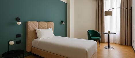 Single Room | Minibar, in-room safe, desk, blackout curtains