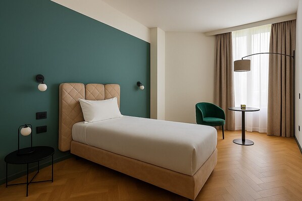 Single Room | Minibar, in-room safe, desk, blackout drapes - HOTEL V7 (Milan)